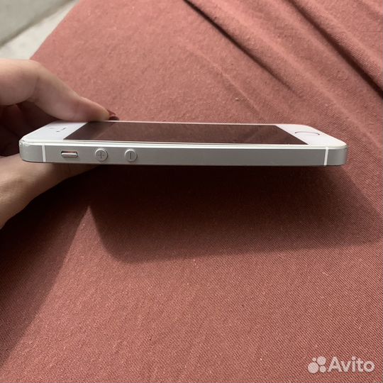 iPhone SE, 32 ГБ