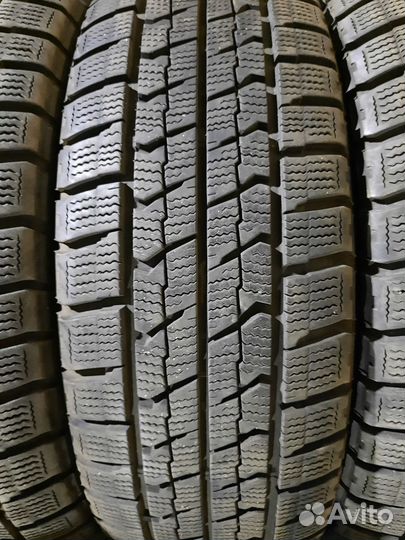 Goodyear Ice Navi Zea II 215/60 R17