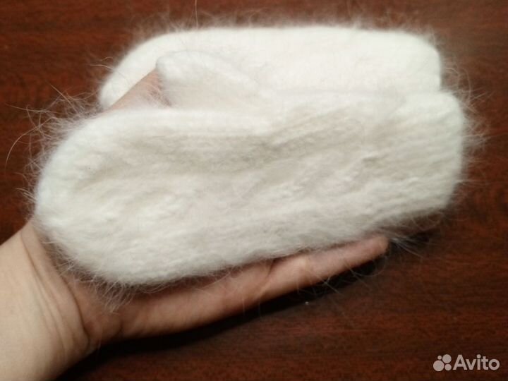 Белоснежные варежки детские из ангоры на 2-3 года