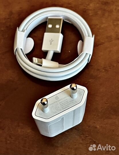 Зарядка на iPhone 5W новая