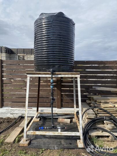 Емкость для воды 1000 литров + стойка 1.5 метра