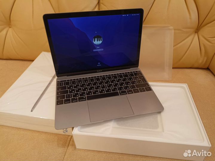 MacBook 12” early 2016 8/256