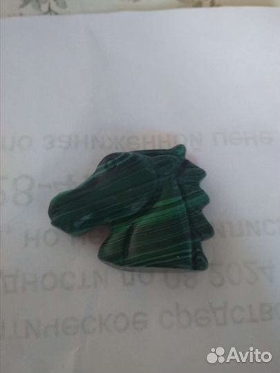 Фигурка головы лошади из малахита,прессовка