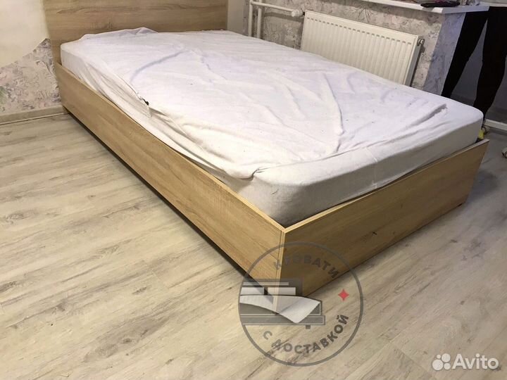 Кровать полутороспальная с ящиками и матрасом