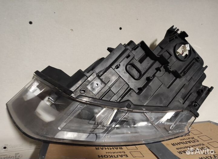 Фара правая повреждено крепление Audi Q3