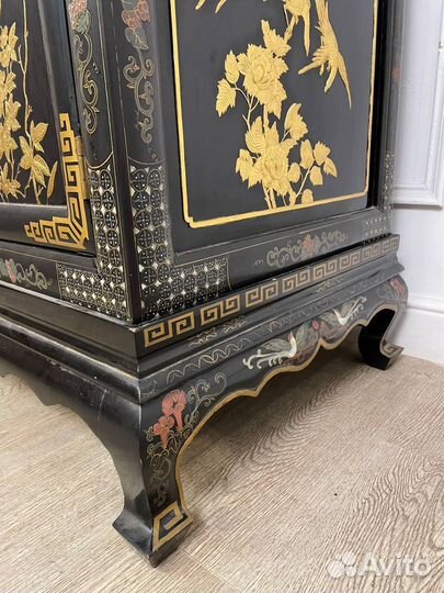 Шкаф в стиле Шинуазри