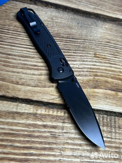 Нож Benchmade Bugout 535 серрейтор