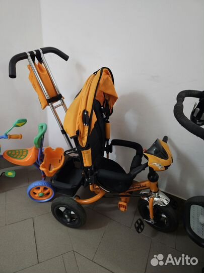 Трехколесный велосипед с ручкой Lamborghini