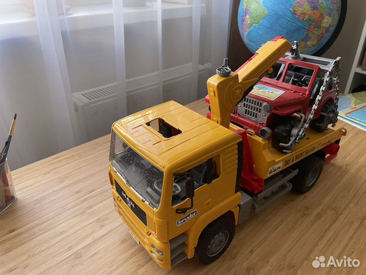 Bruder эвакуатор и джип игрушка