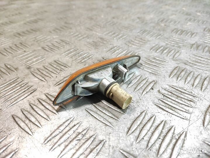 Повторитель в крыло правый Bmw X3 e83 2004-2010