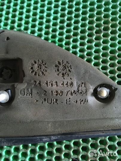 Уголок двери передний левый Opel Astra H Z16XER