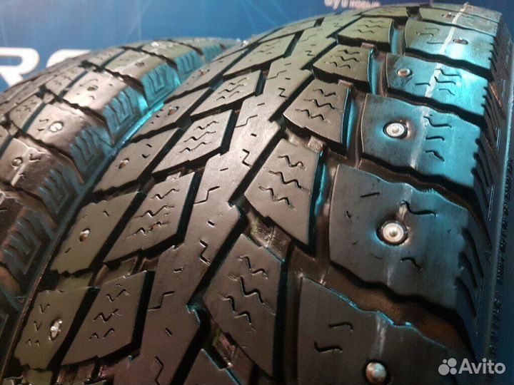 Kumho I'Zen Stud Snow KW11 225/75 R16