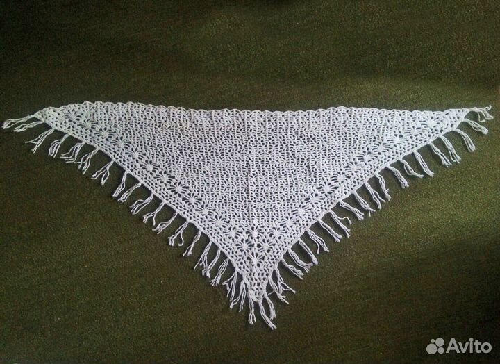 Платок вязанный. 130х85х85. Иск. нить