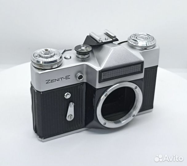 Фотокамера Zenit-E, тушка, застревает шторка