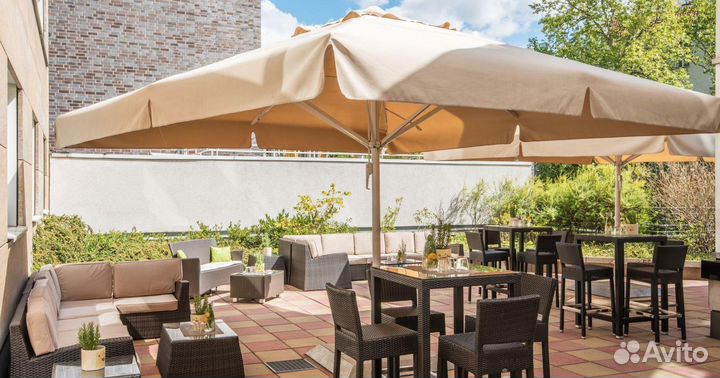 Уличный зонт от солнца в наличии.Центральная опора