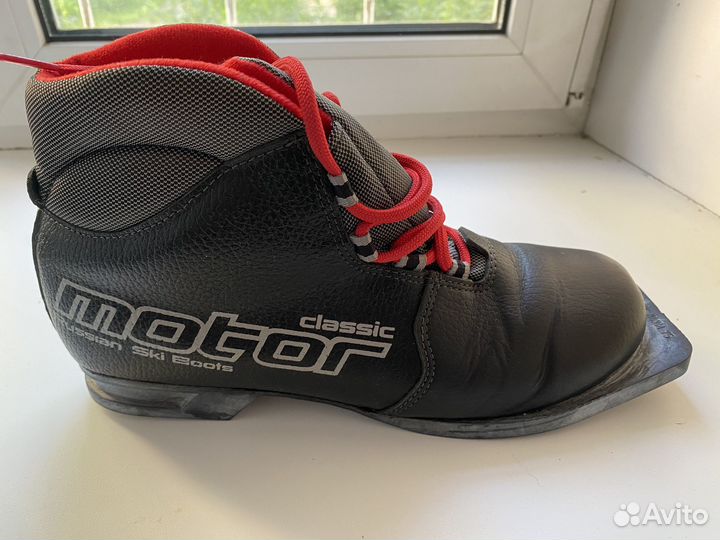 Лыжные ботинки