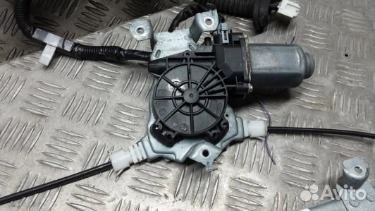 Стеклоподъемник задний правый nissan navara D40 (8