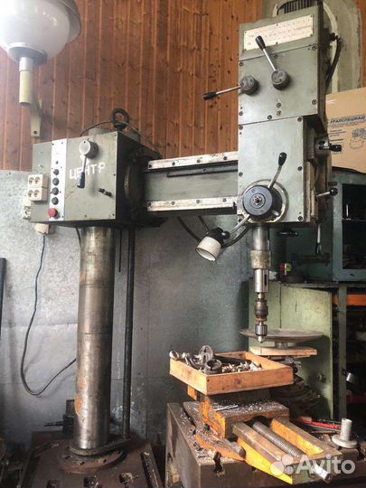 Радиально-сверлильный станок 2К522-03