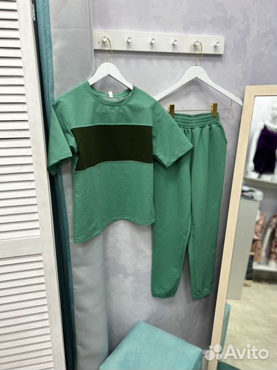 Костюм женский спортивный