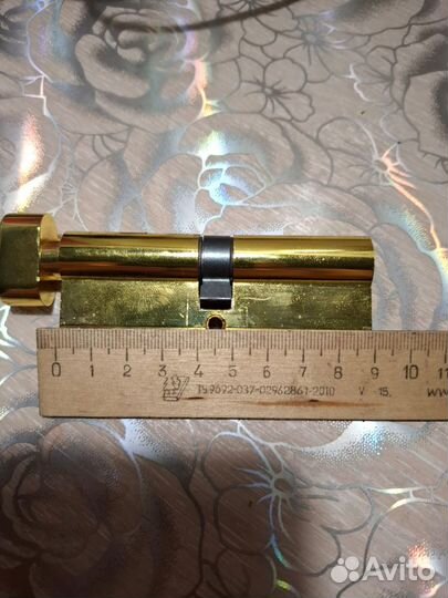 Замок дверной