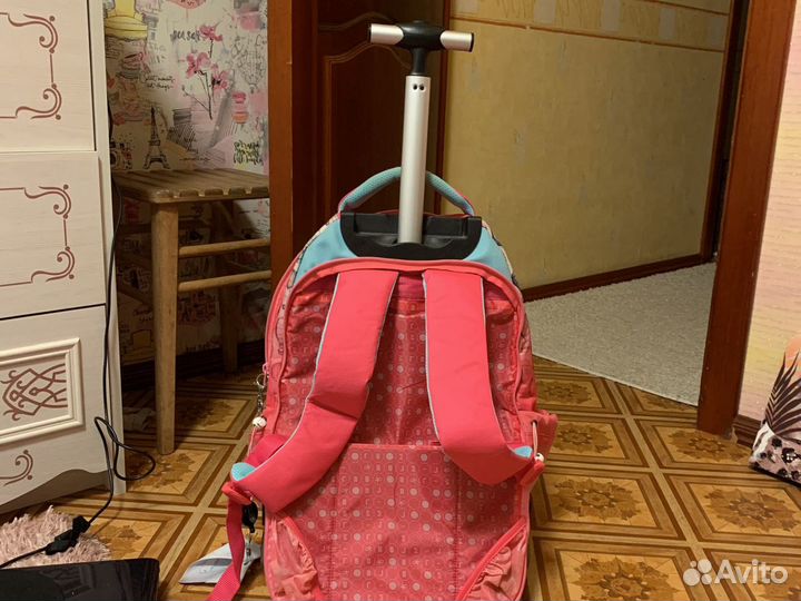 Рюкзак на колесиках