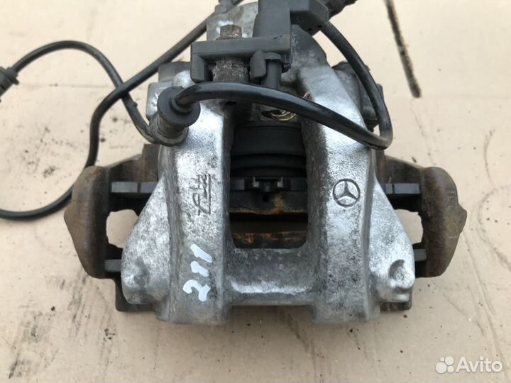 Суппорт правый задний на Mercedes W211 2.2 CDI