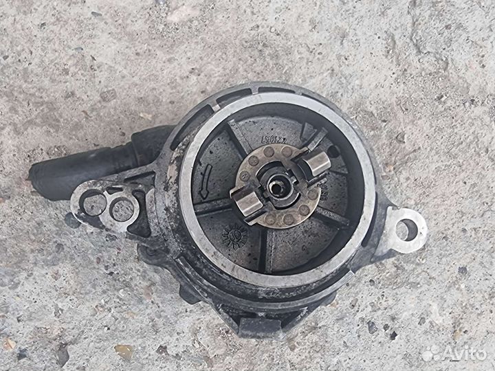 Вакуумный насос Bmw 320D E46 M47D20 2Л