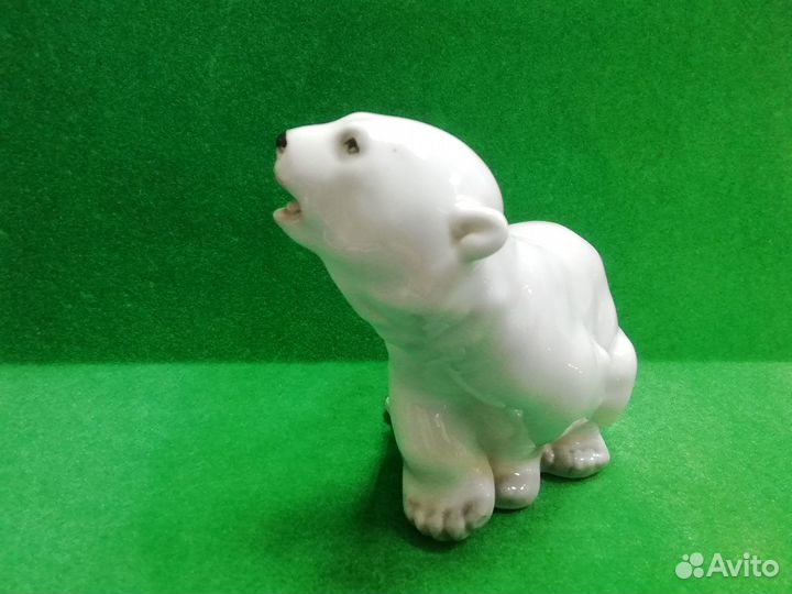 Статуэтка фарфоровая белый медведь