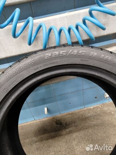 Continental IceContact 2 2.25/4.5 R18 и 2.25/4.5 R18 45M