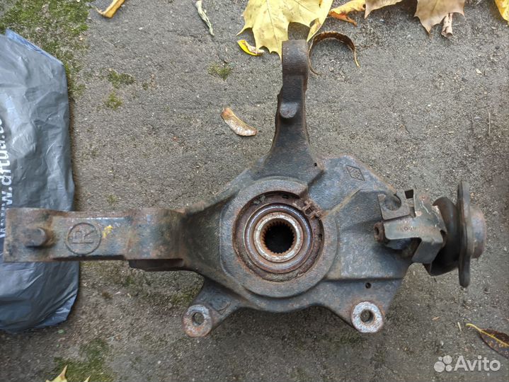 Поворотный кулак Renault Espace