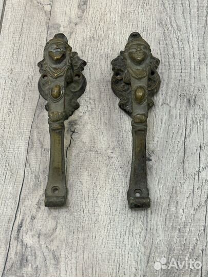 Бронзовые дверные ручки
