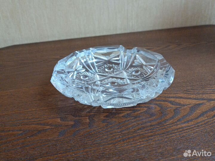 Хрустальная пепельница и рог