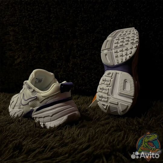 Кроссовки женские Nike v2k run