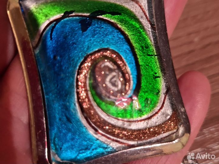 Массивный кулон с цепочкой