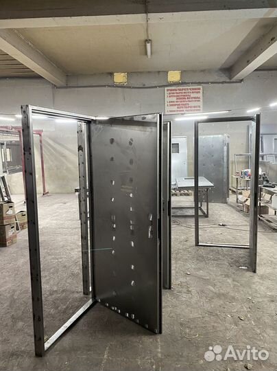 Двери тамбурные, подъездные