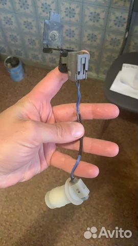 Датчик уровня жидкости бачка омывателя mazda