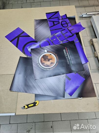 Широкоформатная печать баннеров наклеек рекламы