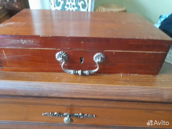 Антикварный сундучек или шкатулка