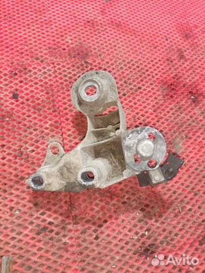 Лапа двигателя Volkswagen Passat B5 AEB 1.8 turbo