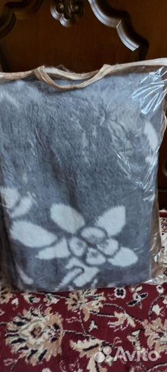 Пледы и покрывало