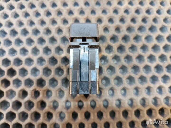 Кнопка аварийной сигнализации Renault Premium