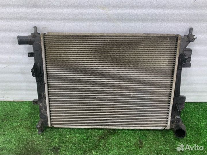Радиатор охлаждения двигателя Hyundai Solaris