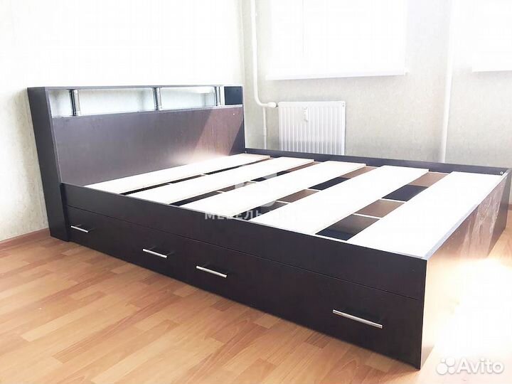 Кровать двуспальная