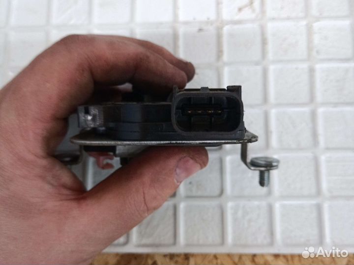 Активатор замка багажника Kia Rio 3