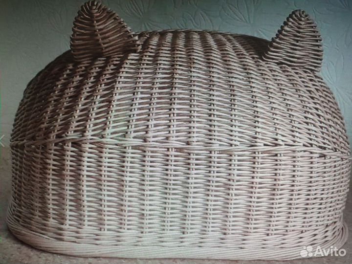 Домики, лежанки для кошек и собак