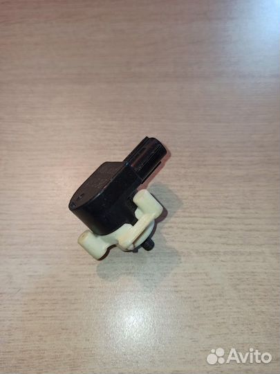 Датчик положения кузова Toyota RAV4