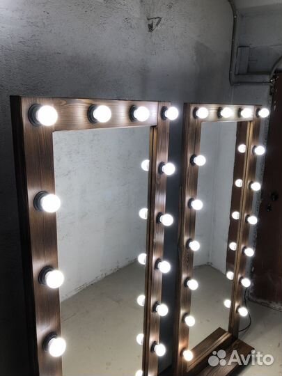 Зеркало напольное с подсветкой на колесиках