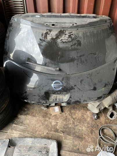 Nissan лиф крышка багажника