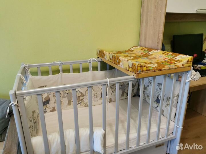 Переносная пеленальная доска на кроватку