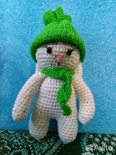 Зайка (вязаный)